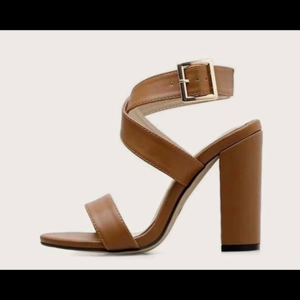BNWT Shein open toe cross strap chunky heels